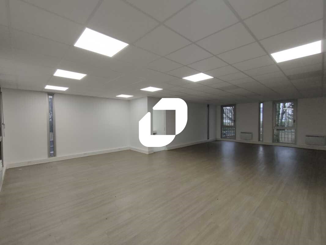 Office in Vélizy-Villacoublay to rent Interior Photo- Image 1 of 9