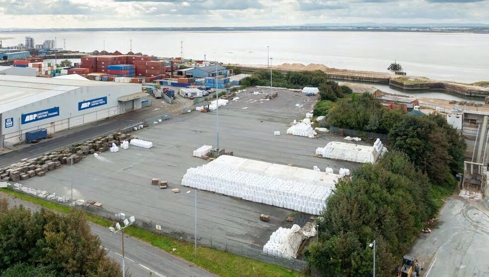 2 Dock Rd, Liverpool to rent - Building Photo - Image 3 of 5