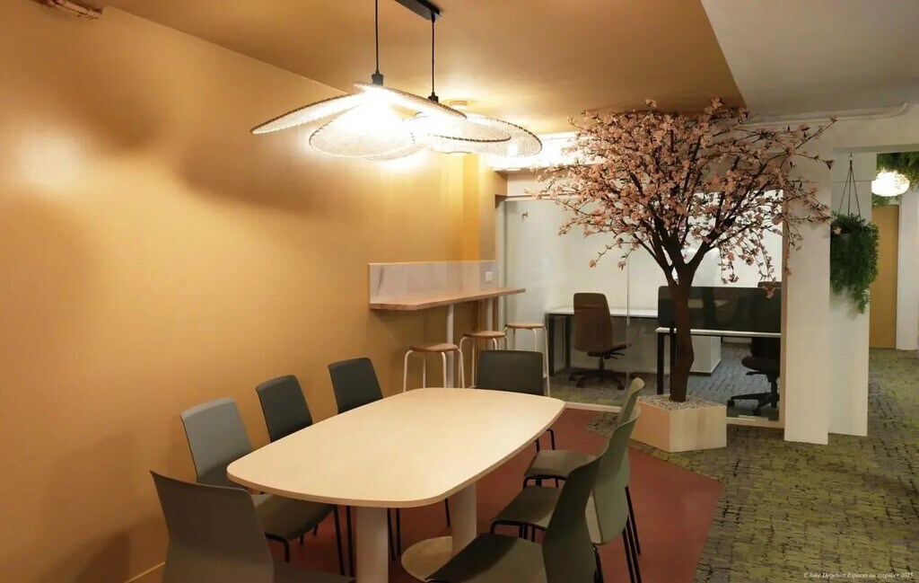 Location Bureaux 215 m² - Photo 1