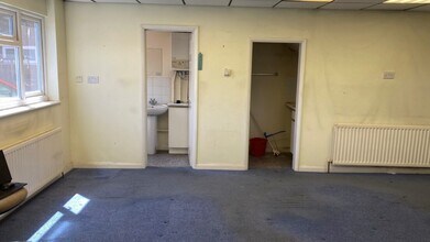 47 Desborough Av, High Wycombe to rent Interior Photo- Image 2 of 2