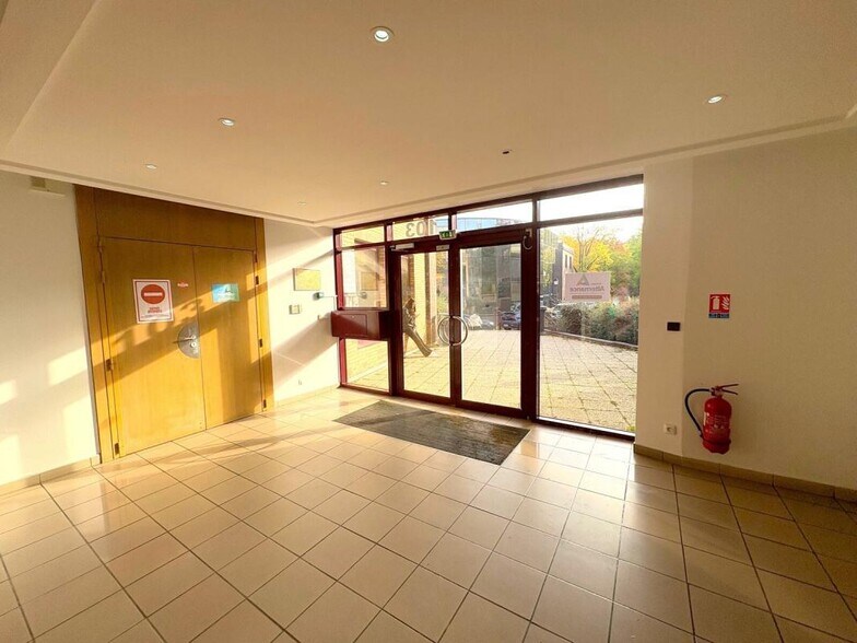 Office in Saint-Germain-en-Laye for sale - Building Photo - Image 2 of 29