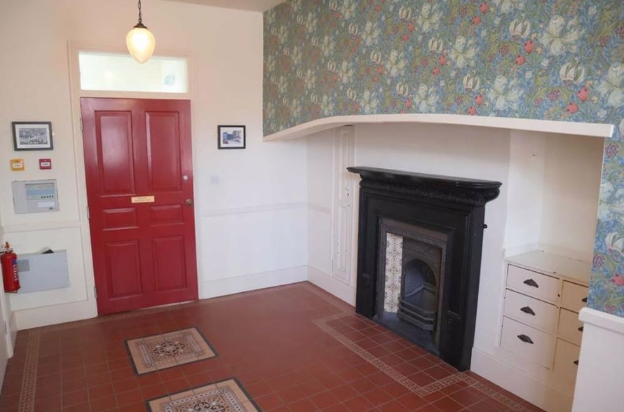 66 Derby St, Leek to rent - Interior Photo - Image 3 of 4