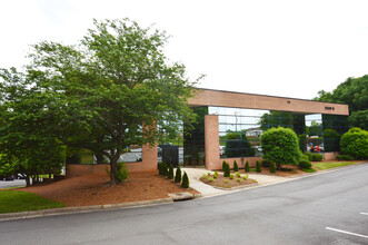 5509 W Friendly Ave, Greensboro, NC for rent Building Photo- Image 1 of 6