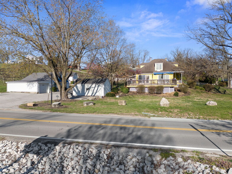 112 Defiance Rd, Defiance, MO for sale - Primary Photo - Image 1 of 66