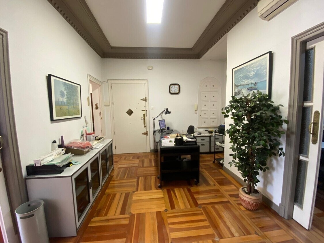 Madrid, MAD 28008 - Unit 1 - - Interior Photo - Image 2 of 13