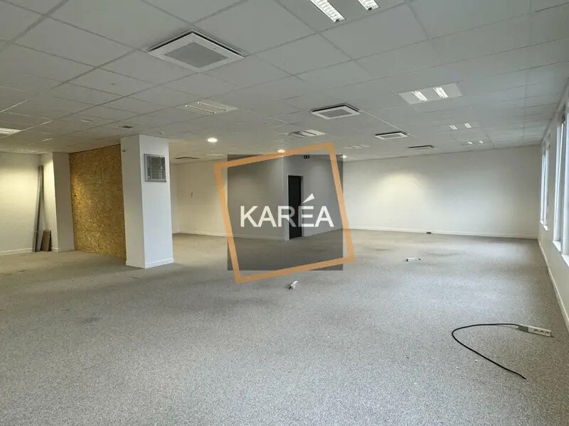 Office in Chessy to rent Interior Photo- Image 1 of 6