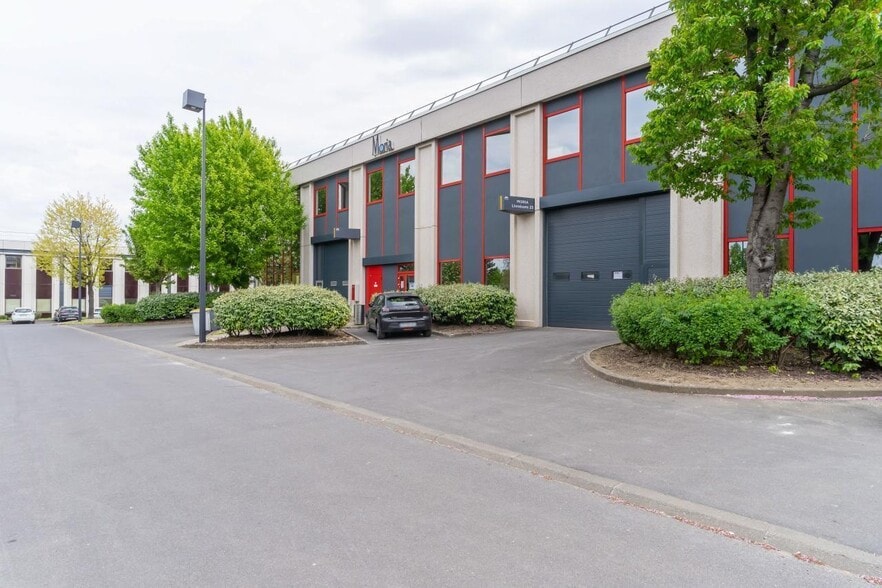 Light Industrial in Antony to rent - Building Photo - Image 2 of 5