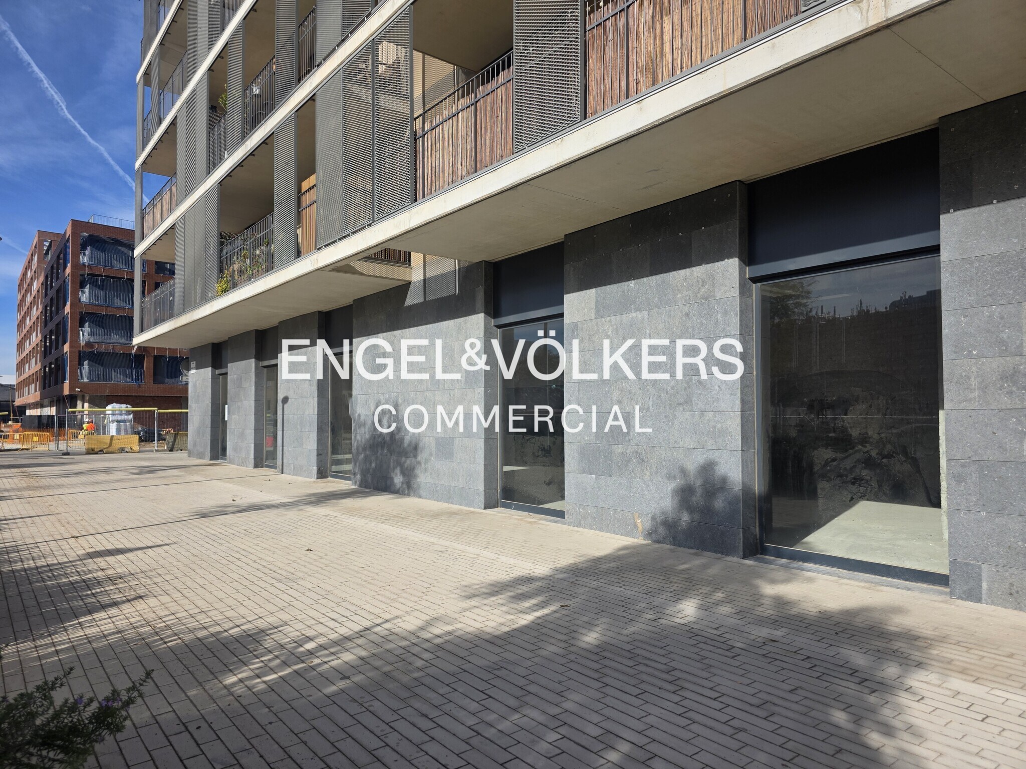 Retail in Barcelona, Barcelona to rent Primary Photo- Image 1 of 4