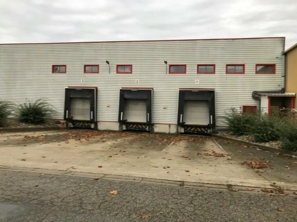 Location Entrepôt 8 959 m² - Photo 1