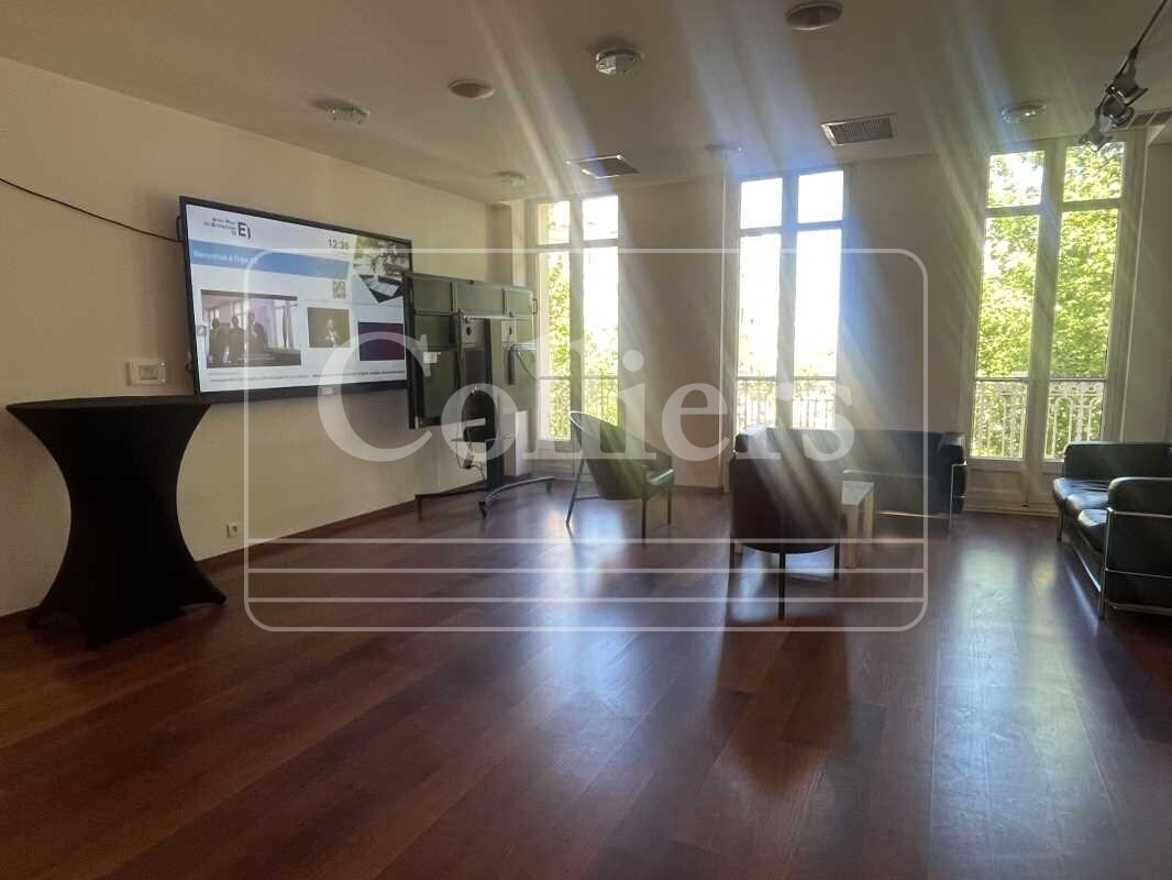 Office in Marseille to rent Building Photo- Image 1 of 12