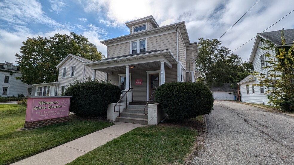 607 Lincolnway W, Mishawaka, IN for sale - Building Photo - Image 1 of 17