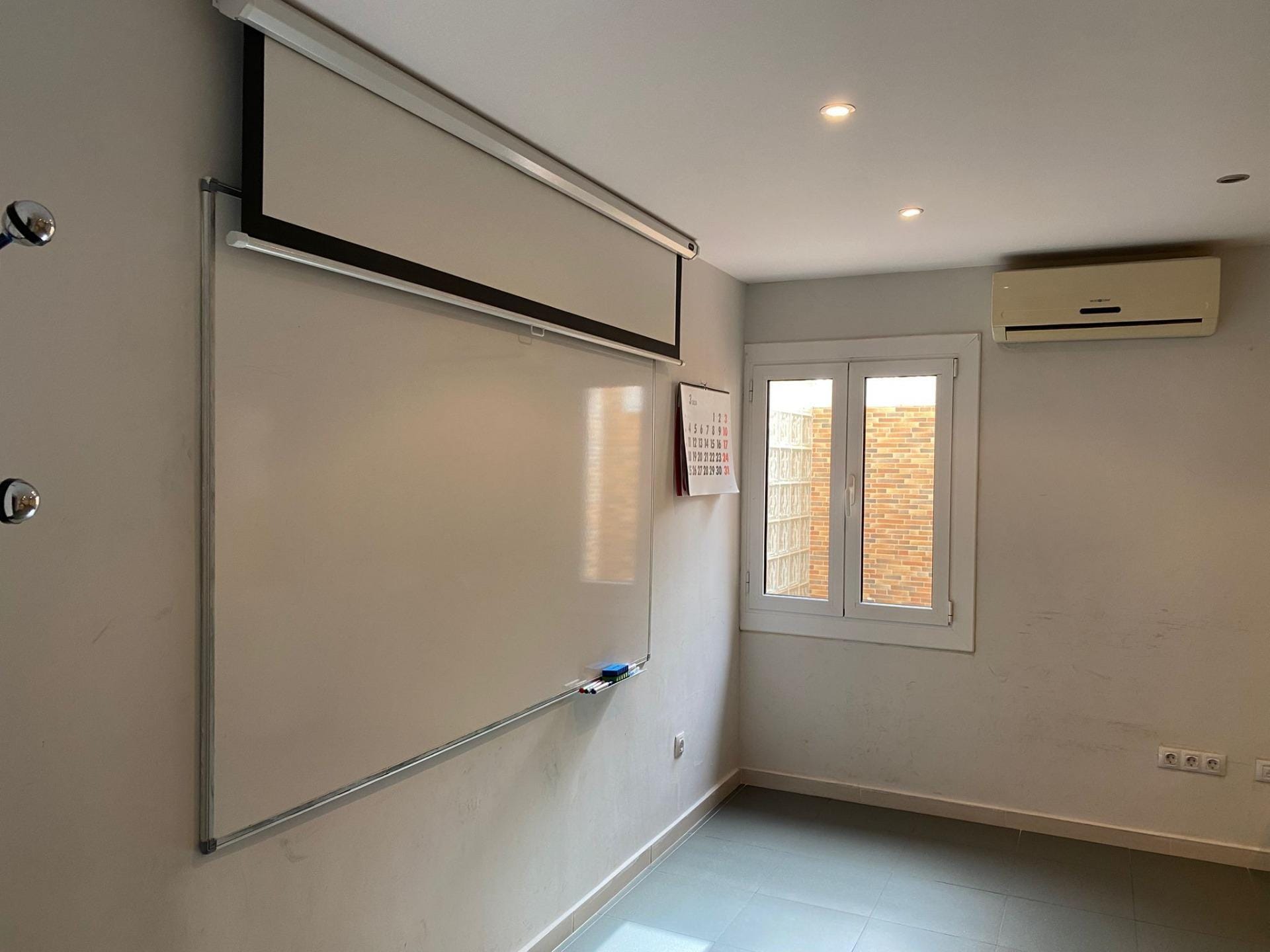 Retail in Barcelona, Barcelona to rent Interior Photo- Image 1 of 7