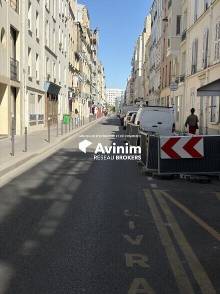 Retail in Paris to rent - Building Photo - Image 1 of 2