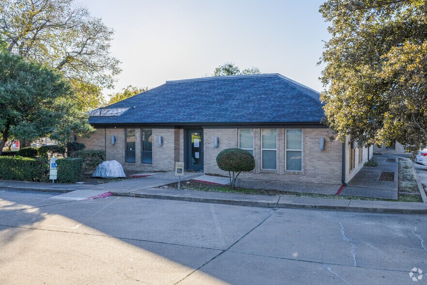 319-321 Bonnie Brae St, Denton, TX for sale - Building Photo - Image 1 of 1