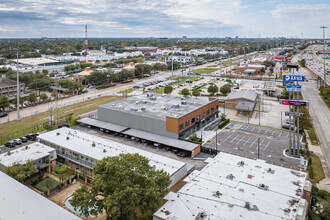 3133 Southwest Fwy, Houston, TX - aerial  map view