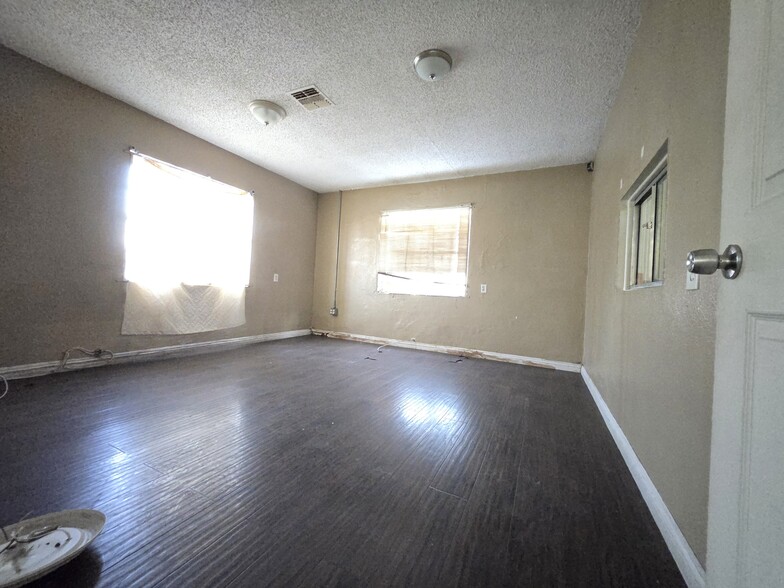 9758 Klingerman St, South El Monte, CA for rent - Building Photo - Image 3 of 5