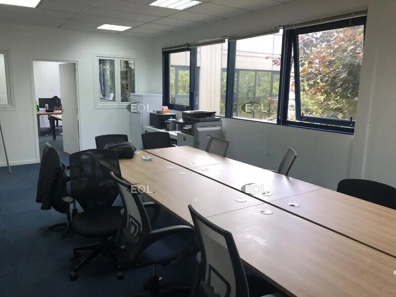 Light Industrial in Villeneuve-la-Garenne to rent - Interior Photo - Image 3 of 4