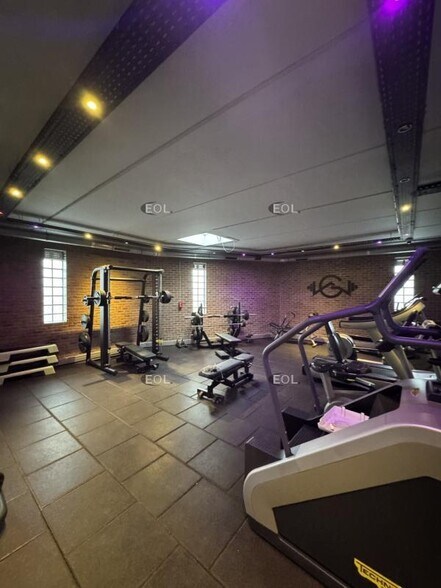Light Industrial in Champigny-sur-Marne to rent - Interior Photo - Image 2 of 3