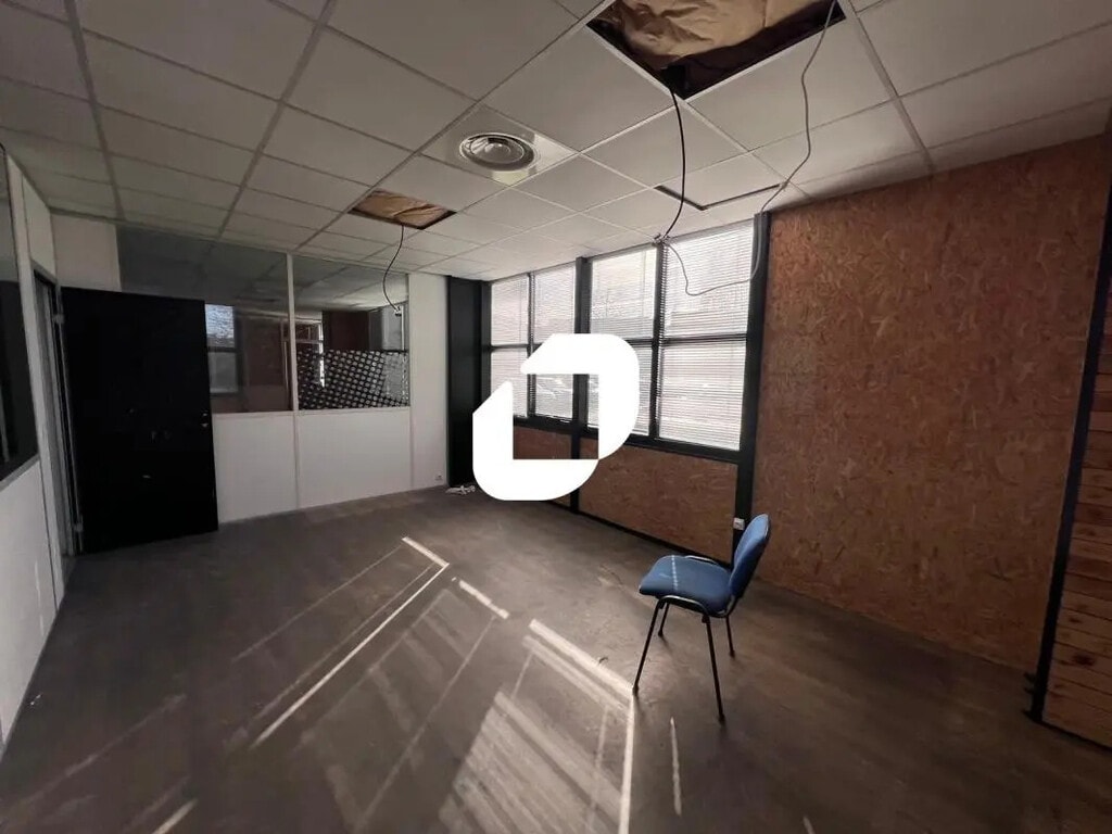Location Bureaux 373 m² - Photo 1