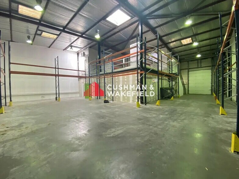 Light Industrial in Toulouse to rent - Interior Photo - Image 1 of 7