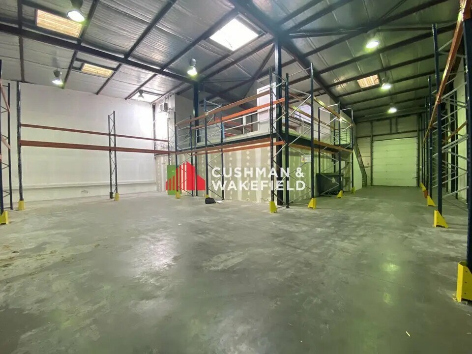 Light Industrial in Toulouse to rent Interior Photo- Image 1 of 8