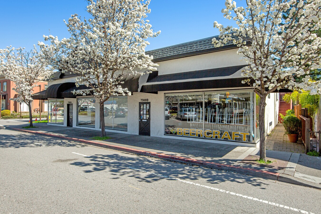 7388 Redwood Blvd, Novato 94945 UK