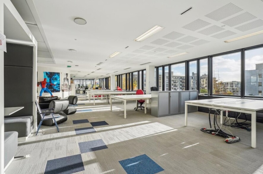 Office in Levallois-Perret to rent - Building Photo - Image 1 of 9