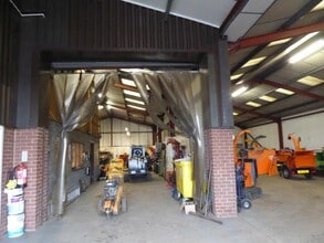 Hawks Green, Cannock to rent Interior Photo- Image 2 of 4