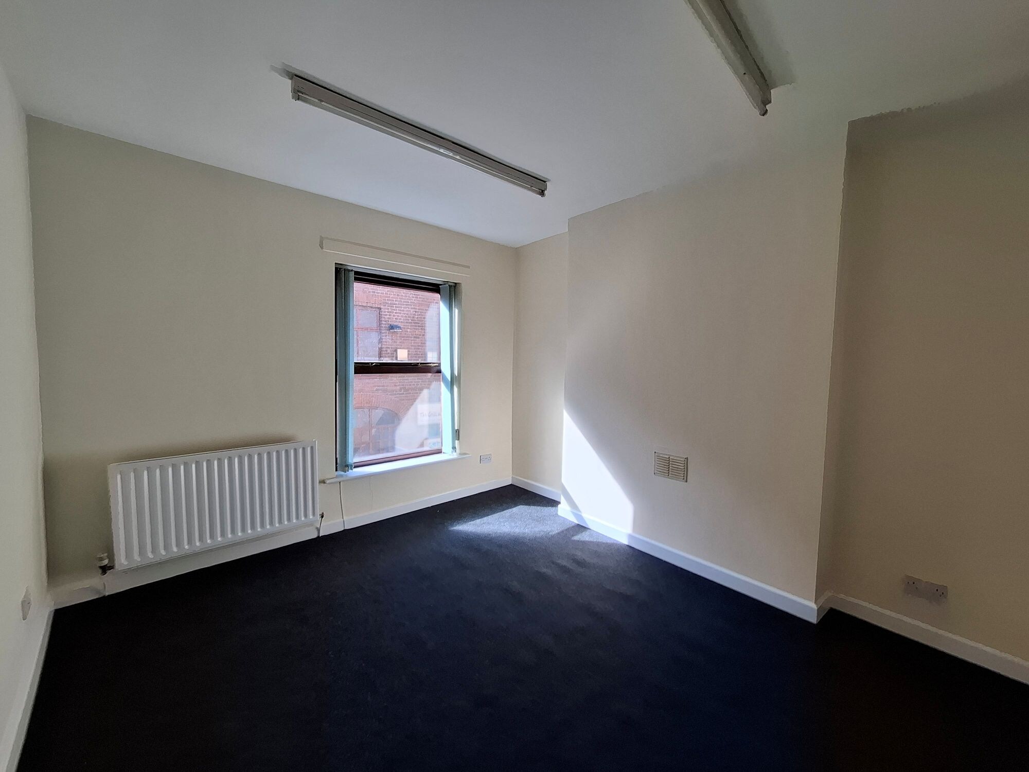 3 Retiro St, Oldham to rent Interior Photo- Image 1 of 2