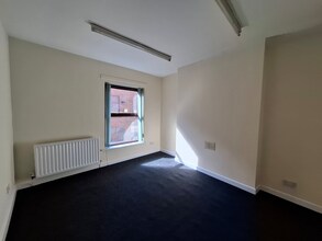 3 Retiro St, Oldham to rent Interior Photo- Image 1 of 2
