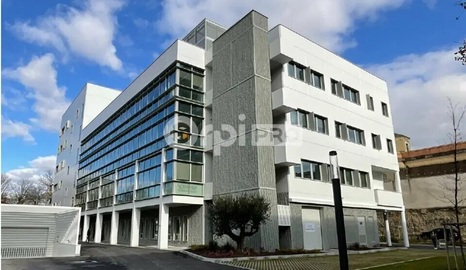 Office in Lyon to rent Building Photo- Image 1 of 7
