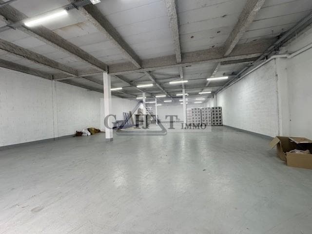 Industrial in Neuilly-sur-Marne to rent - Interior Photo - Image 2 of 2