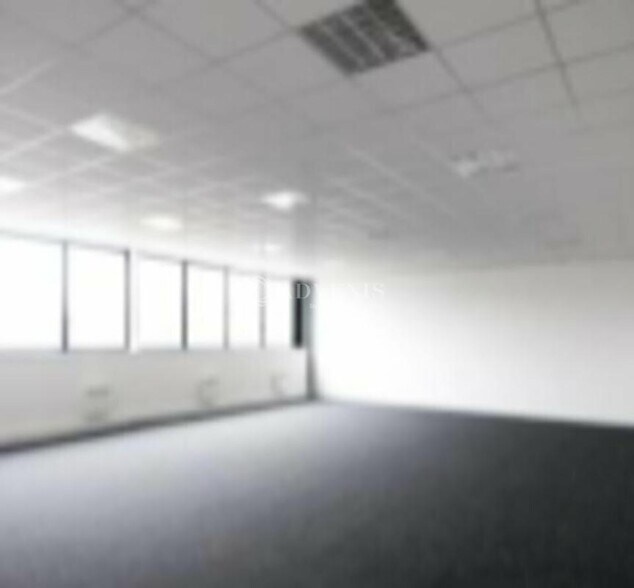 Light Industrial in Lisses to rent - Interior Photo - Image 2 of 8