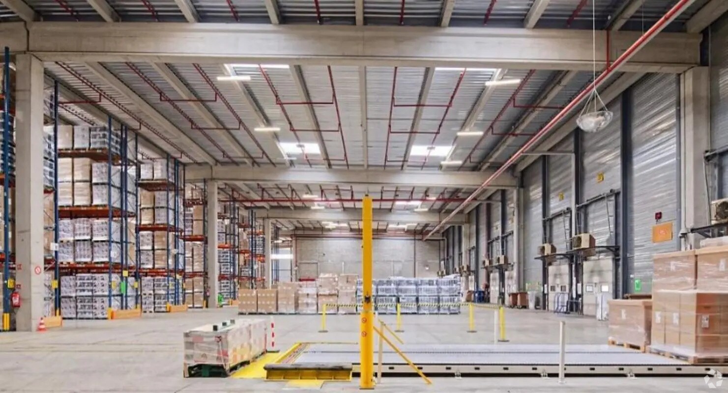 30 Rue Du Traité De Rome, Mions to rent Interior Photo- Image 1 of 4