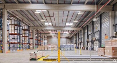 30 Rue Du Traité De Rome, Mions to rent Interior Photo- Image 1 of 4