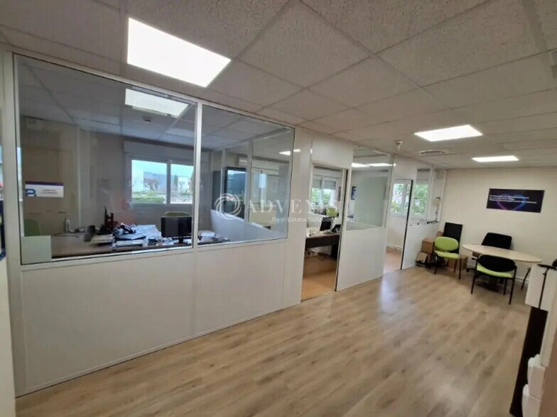 Office in Chassieu to rent - Building Photo - Image 1 of 5