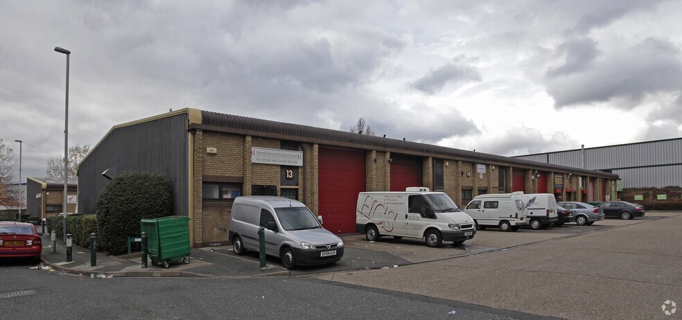 Betam Rd, Hayes for rent - Primary Photo - Image 1 of 3