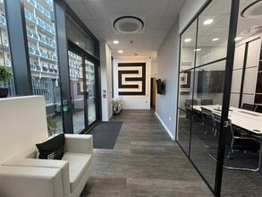 Lyon Rd, Harrow to rent Interior Photo- Image 2 of 6