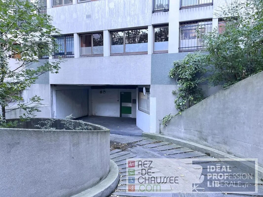 Office in Courbevoie for sale Building Photo- Image 1 of 7