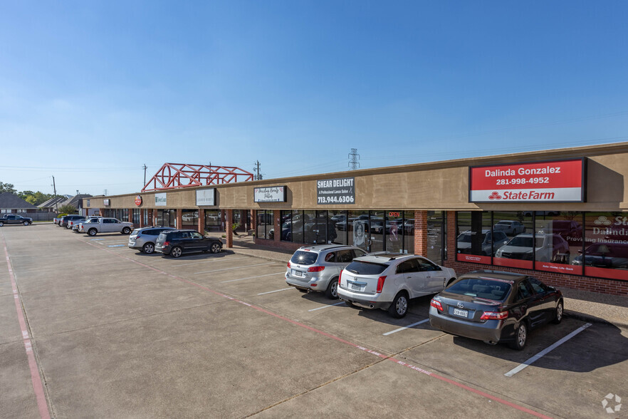 1001 Fairmont Pky, Pasadena, TX for rent - Building Photo - Image 3 of 6