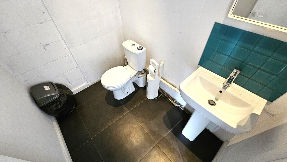 41-75 Consort Rd, London to rent - Building Photo - Image 3 of 7