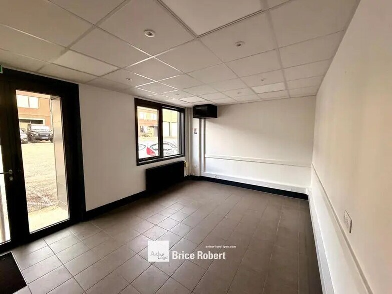 12 Chemin Des Gorges, Dardilly to rent - Interior Photo - Image 3 of 5