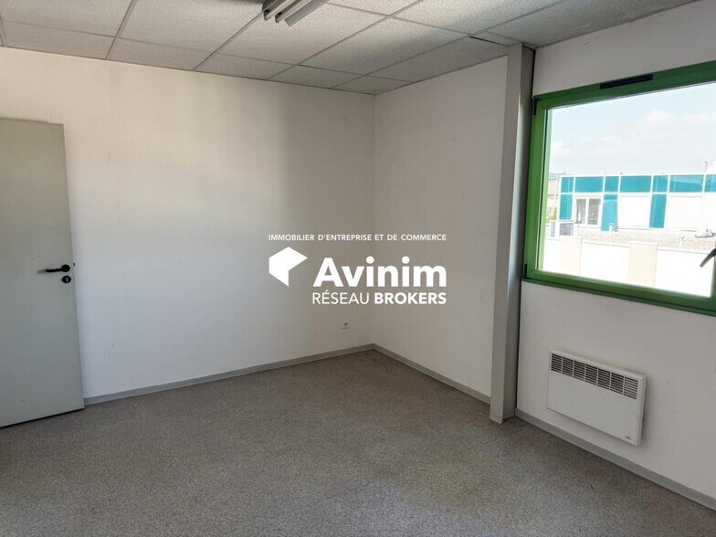 Light Industrial in Irigny to rent - Interior Photo - Image 3 of 4