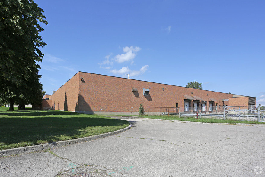 552 Clarke Rd, London, ON for rent - Primary Photo - Image 1 of 2