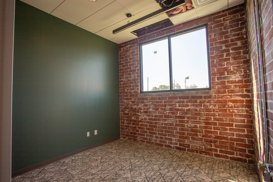 1900 Diversified Way, Orlando, FL for rent - Building Photo - Image 3 of 9