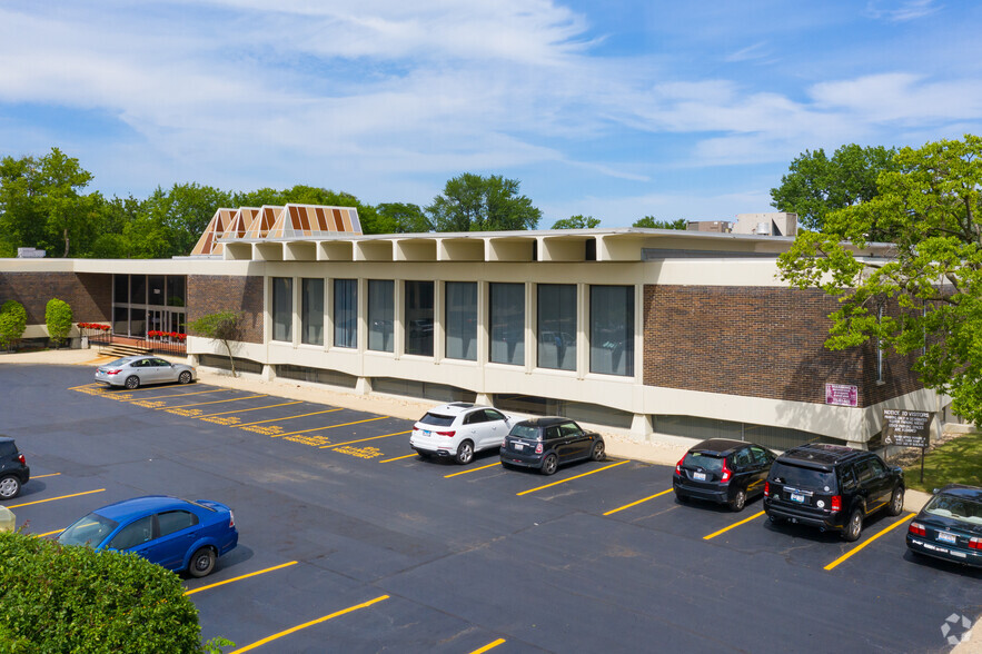 7301-7337 N Lincoln Ave, Lincolnwood, IL for rent - Building Photo - Image 1 of 5