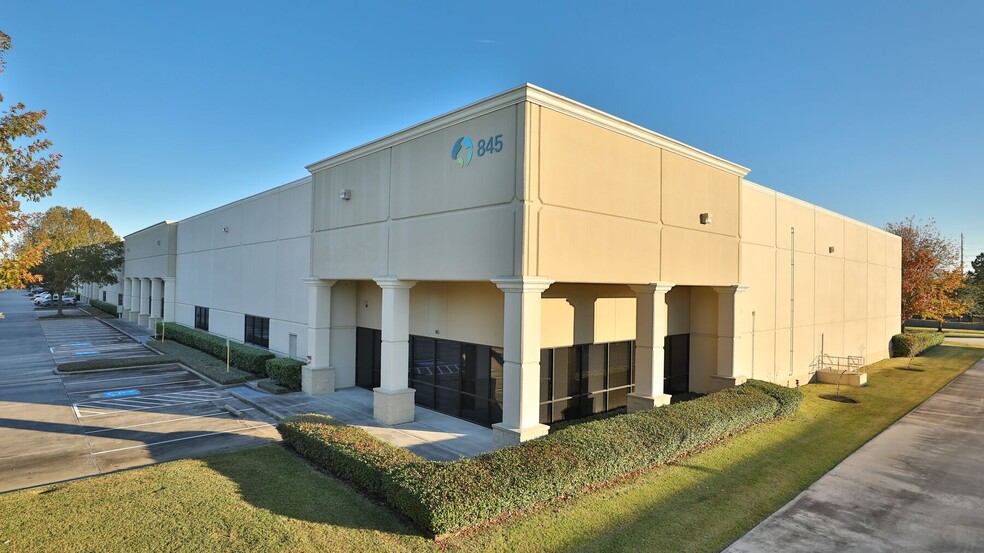 835 Greens Pky, Houston, TX for rent - Building Photo - Image 1 of 20