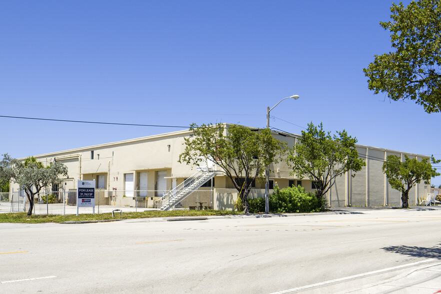 290 SW 14th Ave, Pompano Beach, FL for rent - Building Photo - Image 1 of 20