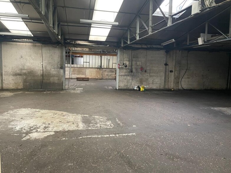 Light Industrial in Presles for sale - Interior Photo - Image 3 of 11