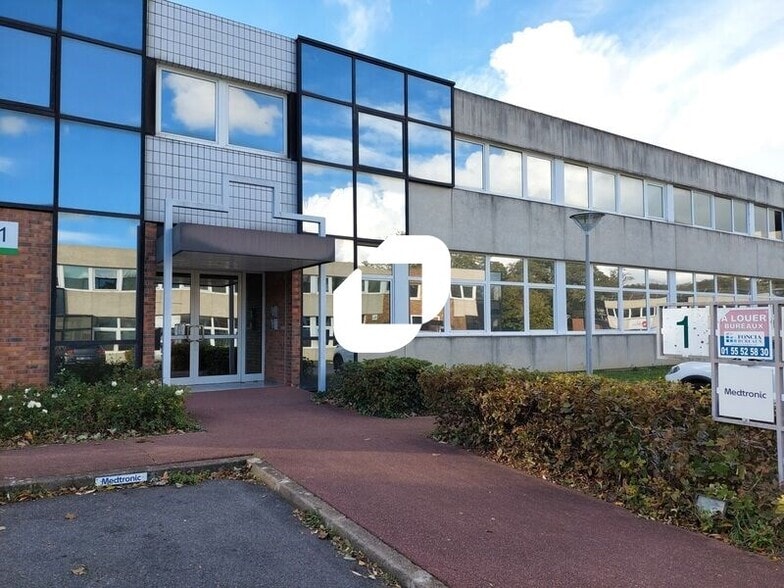4 Route De Gisy, Bièvres to rent - Building Photo - Image 1 of 19